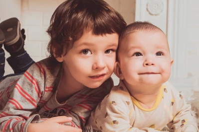 Trzyletnie dziecko pręży się i napina &ndash; co to może oznaczać?