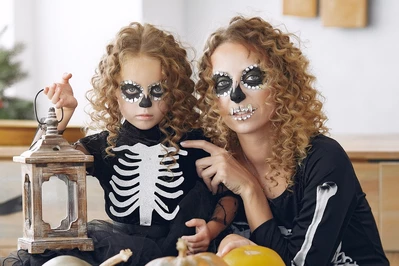 Trendy Halloween 2025 - najmodniejsze stroje i dekoracje z sieciówek
