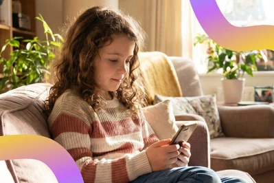 Badanie &rdquo;Dzieci a czas przed ekranem&rdquo;: aż 83 proc. polskich dzieci regularnie sięga po smartfony, a 40 proc. wchodzi w świat online przed 6. rokiem życia
