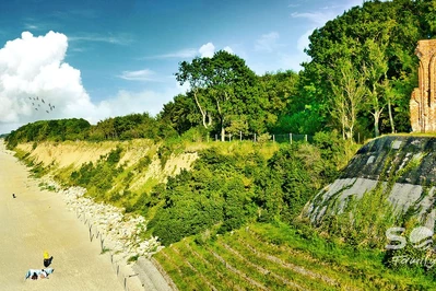 Domki nad morzem na majowy wyjazd z dziećmi &ndash; jak zaplanować idealny rodzinny pobyt?