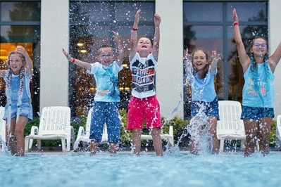 Gdzie na wakacje z dziećmi nad morze? Miejsce, kt&oacute;re rośnie razem z dzieckiem
