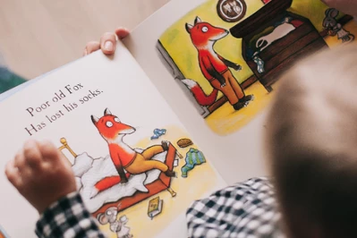Dlaczego warto czytać książki niemowlakom? Wpływ czytania na rozwój dziecka