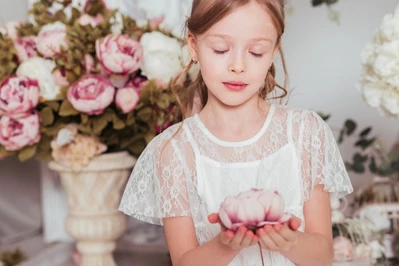 Prezenty na komunię 2026 dla dziewczynki &mdash; lista pomysł&oacute;w