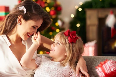 Świąteczne stylizacje dla mamy i dziecka 2025