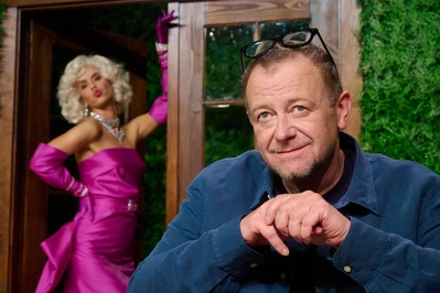 Olaf Lubaszenko - reżyser i odtw&oacute;rca jednej z gł&oacute;wnych r&oacute;l w spektaklu &bdquo;P&oacute;ł żartem&hellip;&rdquo; z nagrodą