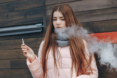 Jak sprawdzić czy dziecko pali e-papierosy?