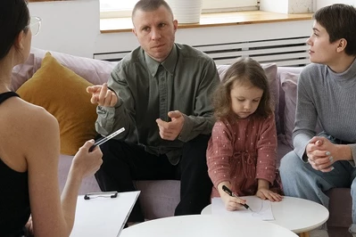 Jak powiedzieć dziecku o rozwodzie? PORADY specjalist&oacute;w