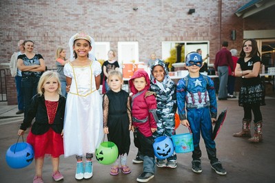 Zabawy na Halloween dla dzieci: TOP 5 na niezapomniany wiecz&oacute;r