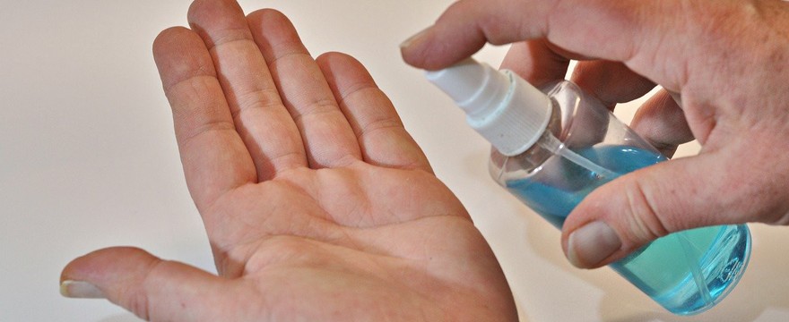 Skuteczna walka z koronawirusem, czyli czym najlepiej dezynfekować ręce