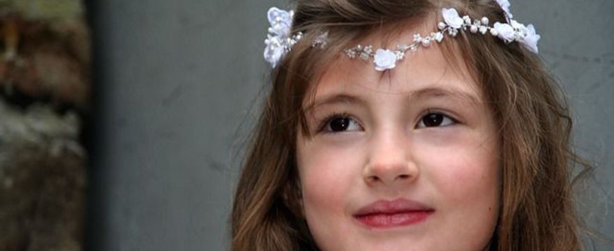 Zaproszenia na komunię – kiedy zapraszać i jaka treść zaproszenia RADZIMY