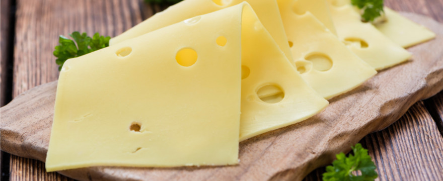 Jakie wartości odżywcze ma żółty ser?