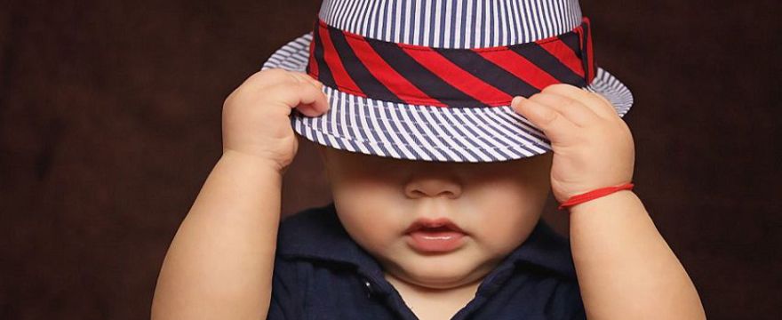 Co robi dziecko w pierwszym roku życia? Umiejętności roczniaka