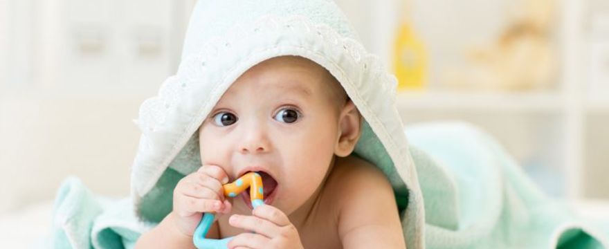 Ząbkowanie – pomóż swojemu maluchowi przejść przez nie bezboleśnie