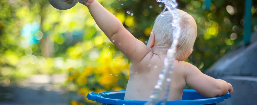 Jak często kąpać przedszkolaka i niemowlę? Czy dziecko trzeba kąpać codziennie?