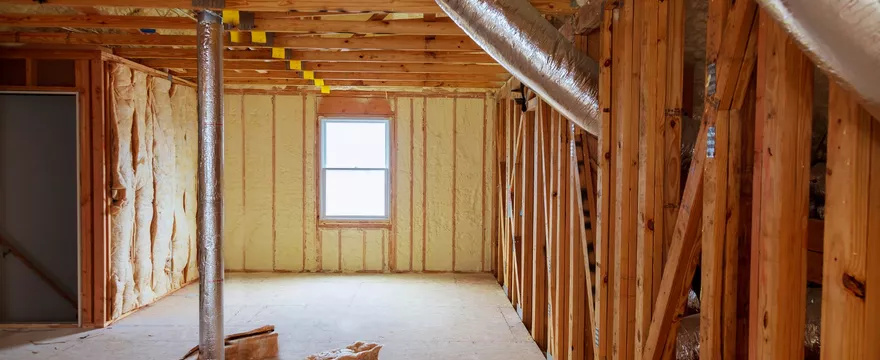 Ocieplanie pianką PUR – na jakim etapie budowy powinno się ocieplić dom?