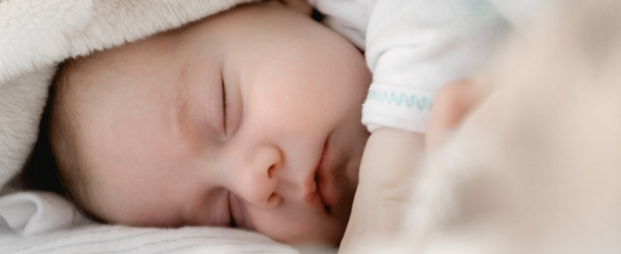 Sen dziecka: dlaczego małe dziecko tak dużo śpi