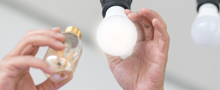 Przelicznik LED na zwykłą żarówkę – sprawdź, jaką moc ma żarówka