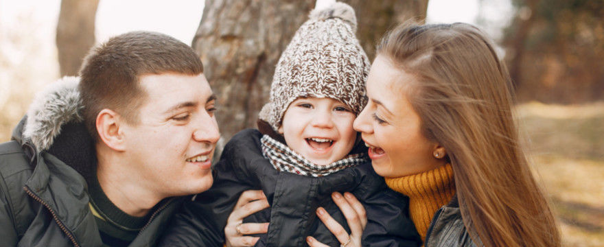 Kiedy zakładać dziecku czapkę? – odwieczny dylemat rodziców