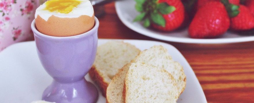 Jak ugotować jajko na miękko a jak na twardo? PROSTE SPOSOBY