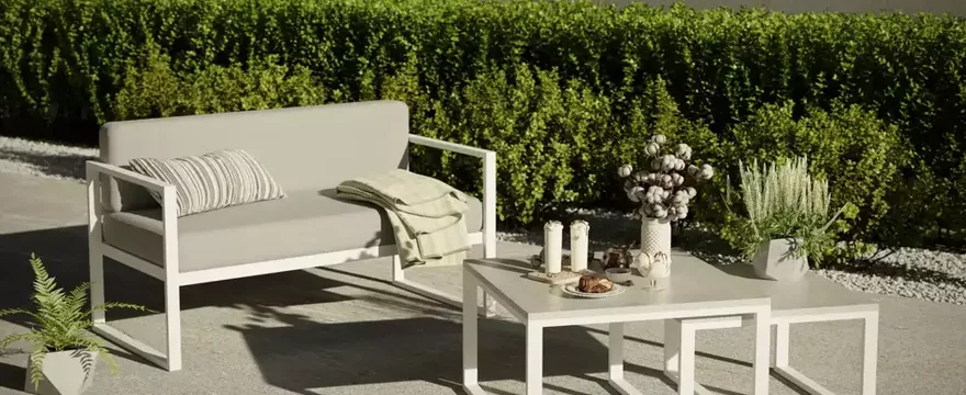 Stoliki ogrodowe: stwórz swój uroczy zakątek na świeżym powietrzu