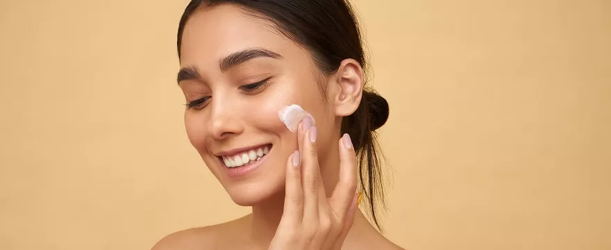 Jak poradzić sobie z suchą skórą na twarzy?