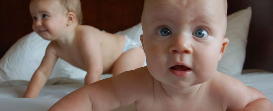Noworodek a niemowlę – czym się różnią?