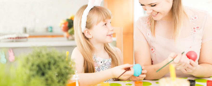 Wielkanocne zwyczaje – jak je wyjaśnić dziecku?