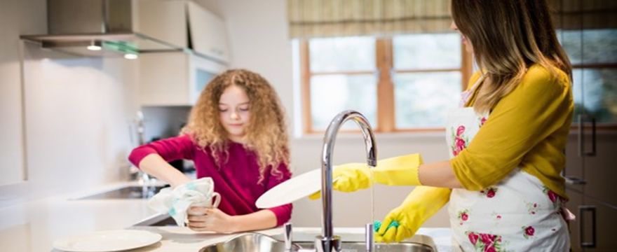 Sprzątanie domu kiedy w domu mieszkają dzieci - naturalne środki 