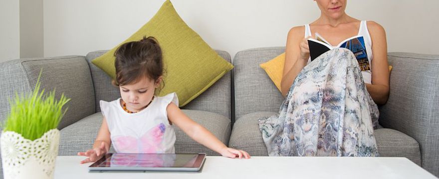 Dlaczego dzieci nie powinny oglądać TV? 5 ważnych MEDYCZNYCH powodów