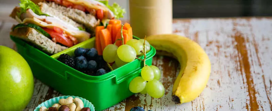 Zdrowy lunchbox do szkoły – co warto przygotować dla malucha? Sprawdź!