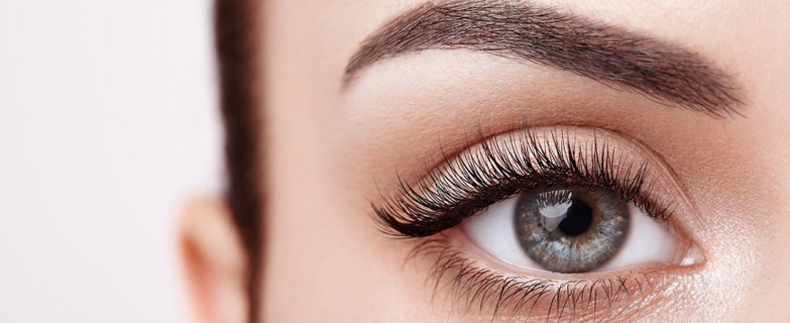 Operacja powiek oczu – jak przebiega? Kiedy warto ją wykonać?