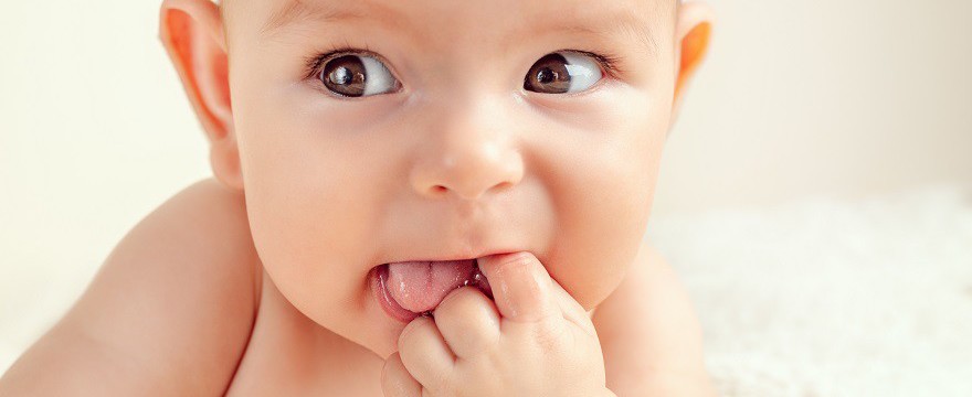 Wszystko, co musisz wiedzieć o ząbkowaniu swojego dziecka