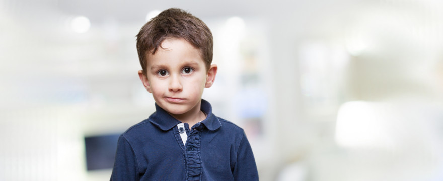 Tiki nerwowe u dziecka - jak sobie z nimi radzić?