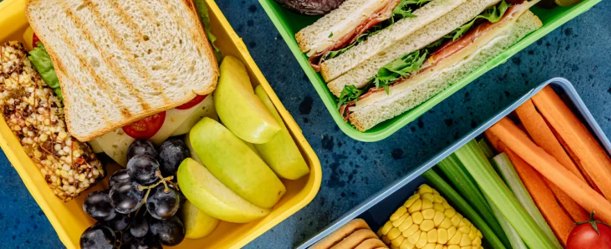 Śniadanie do szkoły – pomysły na zdrowe szybkie śniadanie do lunchboxu dla dziecka