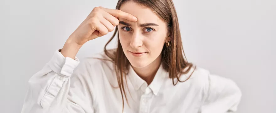 Łupież na brwiach – czym jest i jak sobie z nim radzić?