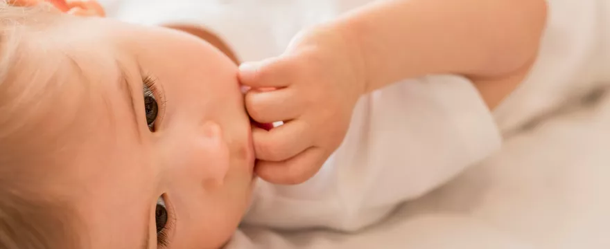 Dlaczego dziecko obgryza paznokcie?