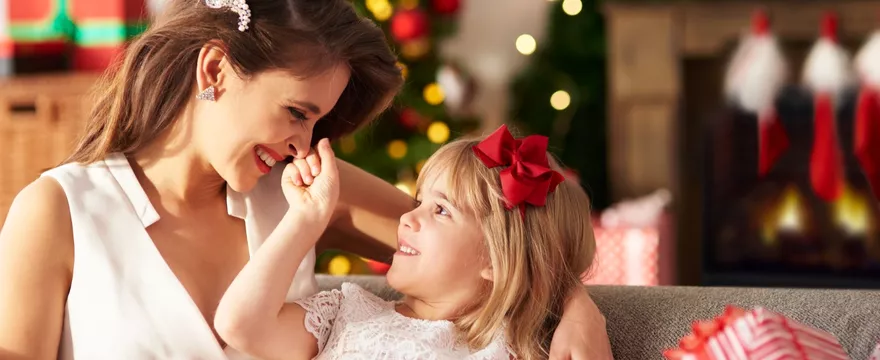 Świąteczne stylizacje dla mamy i dziecka 2025