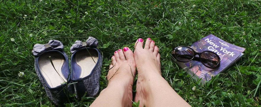 Piękne stopy to zdrowe stopy. Jak o nie zadbać?