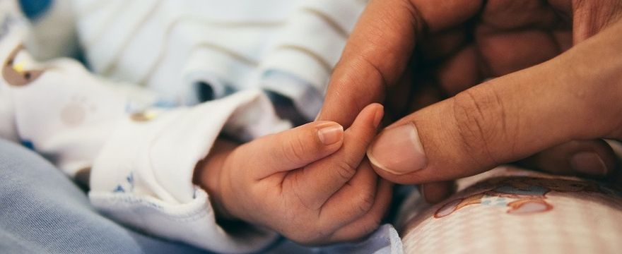 Urlop okolicznościowy urodzenie dziecka – kto może z niego skorzystać?