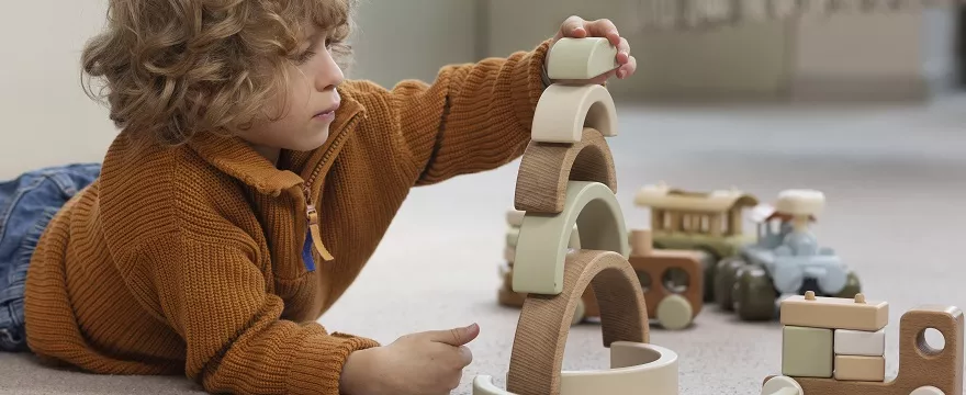 Zabawki drewniane, które łączą pokolenia - TOP 5