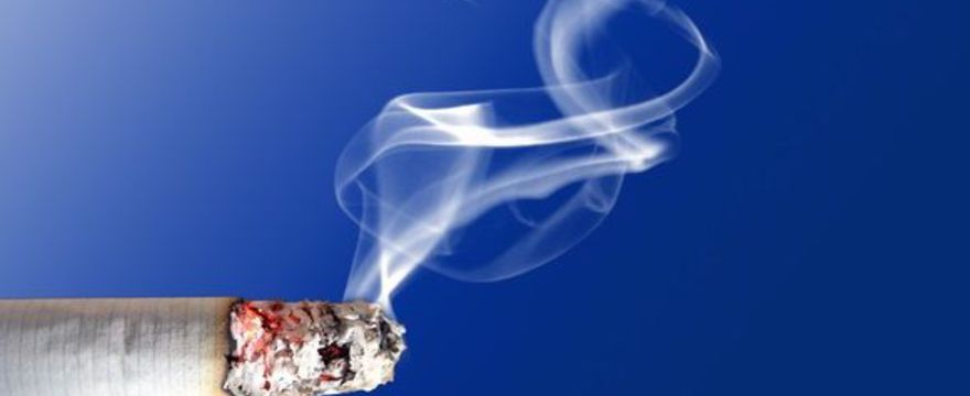 Jak usunąć zapach papierosów z mieszkania?