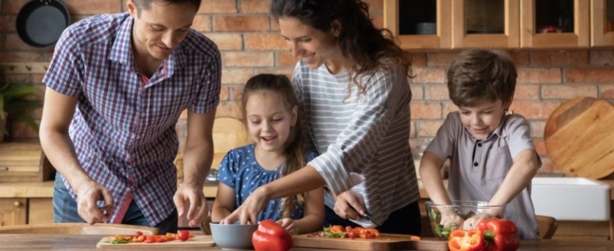 Twoje dziecko nie chce jeść warzyw? 6 prostych trików, które pomogą Ci zachęcić je do ich jedzenia