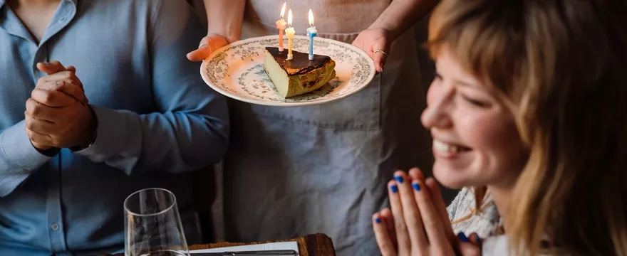 Impreza urodzinowa – dlaczego warto wyprawić ją w hiszpańskiej restauracji?