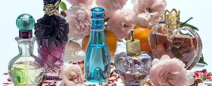 Jak działają perfumy z feromonami i czy warto ich używać?