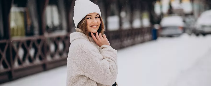 Zimowa pielęgnacja cery: o co zadbać, gdy na dworze chłody?