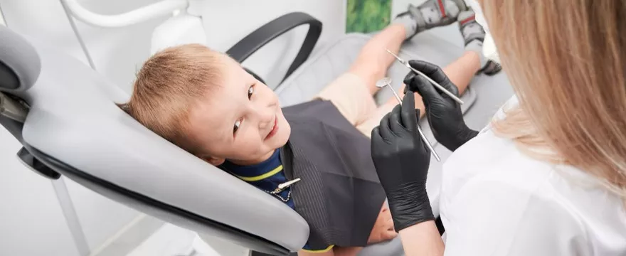 Kiedy pierwsza wizyta dziecka u dentysty?