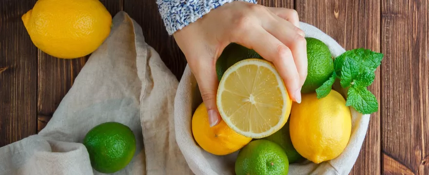Jak myć cytrusy, by pozbyć się z ich skórki pestycydów?