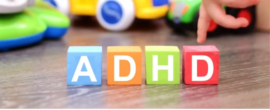 Uczeń z ADHD w szkole. Na jaką pomoc może liczyć?