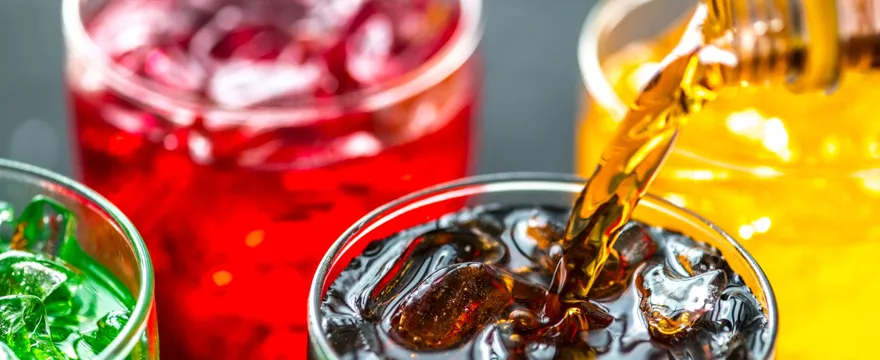 Czy słodzone napoje mają związek z zaburzeniami lękowymi u młodzieży?