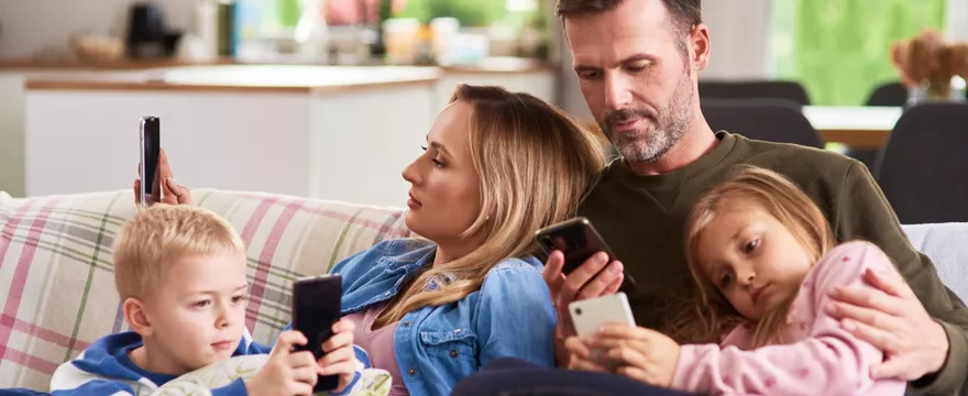 Jak opracować domowe zasady ekranowe?